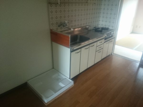 流し台脇水撥ね防止工事