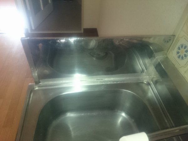 流し台脇水撥ね防止工事