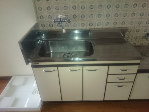 流し台脇水撥ね防止工事
